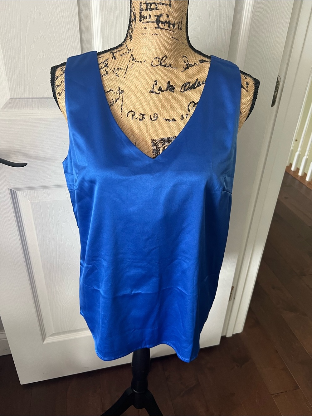 NWT Sleeveless V-Neck blouse tank Camisole - Blue